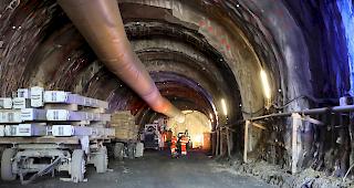 Die Vortriebsarbeiten im Tunnel Riedberg (Gampel/Steg) werden wieder aufgenommen.