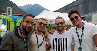 Klisch&eacute;e vor ihrem Auftritt in Gampel. Von links: William Bejedi, Dominique Dreier, Benjamin Kniel und Kilian Spinnler.