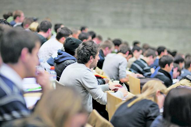 Die FFHS zählt neu 2300 Studentinnen und Studenten.