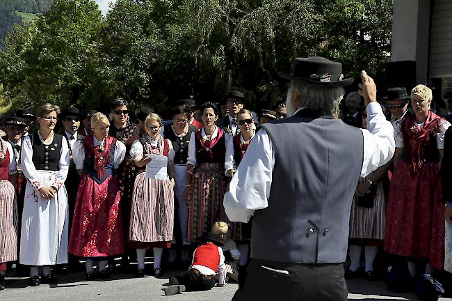 Das Gesamtspiel vor dem Festplatz unter der Leitung von Amadé Leiggener des JK Noger Ausserberg.