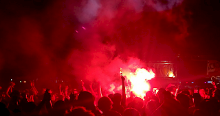 Broilersfans mit Pyros.