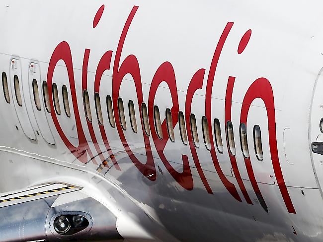 Das Logo "Air Berlin" wird verschwinden. Doch der Wettbewerb zwischen Billig-Fliegern und Lufthansa wird schärfer, prognostiziert ein Experte. (Archiv)