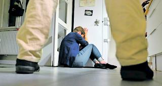 Stumme Hilferufe. Scheinbar ausweglosen Situationen tritt der Unterschlupf mit fach&uuml;bergreifenden Beratungen und gesunder Distanz entgegen  &ndash;  der Wille des Opfers steht dabei an erster Stelle. 