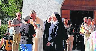 Hoher Gast. Bischof Jean-Marie Lovey bei der Messe. 