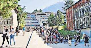 Sprachf&ouml;rderung. Zu den 1048 Sch&uuml;&ouml;erinnen und Sch&uuml;ler des Kollegiums geh&ouml;ren 43 neue Austauschsch&uuml;ler aus dem Mittel- und Unterwallis - so viele wie noch nie.