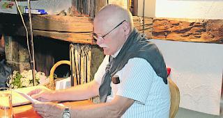 Spannend. Werner Ryser bei seiner Zermatter Lesung von &laquo;Walliser Totentanz&raquo;: Packend. 