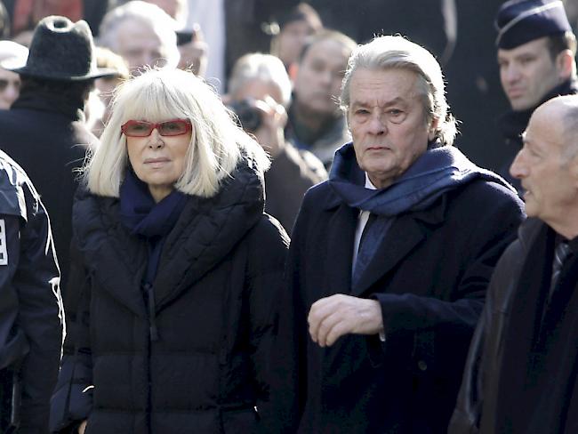 Die französische Schauspielerin Mireille Darc, hier 2011 an der Seite ihres langjährigen Lebensgefährten Alain Delon, ist Ende August 2017 im Alter von 79 Jahren gestorben. (Archiv)