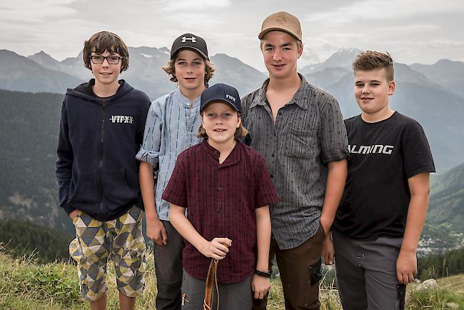 Ramon (12) und Severin Studer (14), beide aus Brig-Glis, Jael Andereggen (11) aus Naters, Jonah Lorenz (14) aus Brig-Glis und Joel Nieser (13) aus Visp