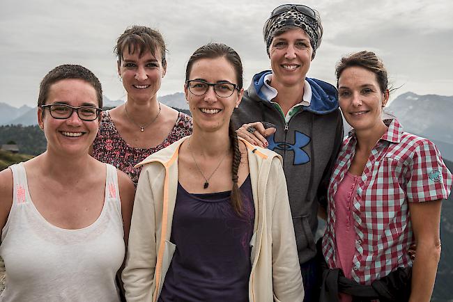 Sonja (40) und Corinne Salzmann (42), beide aus Naters, Pierrette Wyer (34) aus Lalden, Josiane Studer (47) und Nicole Salzmann, beide aus Brig
