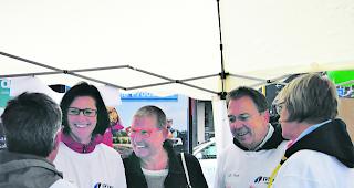 Engagiert. Christine Rovina-Bittel, Carmen Martig und Ulrich Prior am Spitex-Stand.  