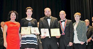 Freudentag. Daniela Urfer (Sekretariat VSS), die neuen Senatoren Marceline Gemmet und Matthias Volken, Bruno Beutler (Pr&auml;sident VSS) und Deputy Pr&auml;sidentin VSS Tanja Geiger (von links). 