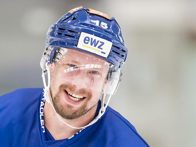 Mathias Seger ist es nur bedingt zum Lachen zu Mute. Dem Rekordspieler droht bei den ZSC Lions die Ersatzbank