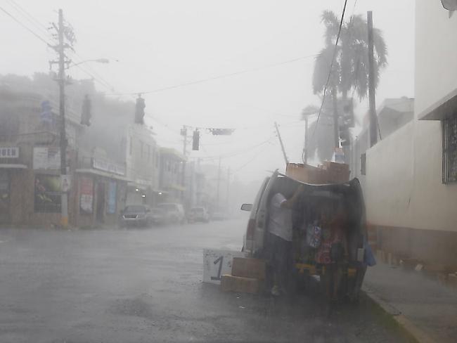 Sturm "Irma" kündet sein Kommen auf Puerto Rico mit starkem Regen an