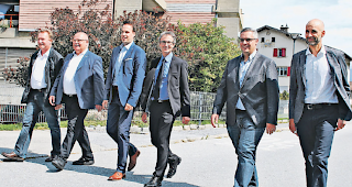 Ortsschau. Im Rarner Dorfteil Turtig sollen in wenigen Wochen die ersten Sanierungen beginnen. Die Verantwortlichen waren gestern vor Ort. R&eacute;my Luttenbacher, Projektleiter Lonza, Niklaus Furger, Gemeindepr&auml;sident Visp, J&ouml;rg Schwestermann, Vizepr&auml;sident Raron, Jo&euml;l Rossier, Chef kantonale Dienststelle für Umweltschutz, J&ouml;rg Sol&egrave;r, Standortleiter Lonza Visp, und Ives Degonmois, Chef der Dienststelle für Altlasten (von links).