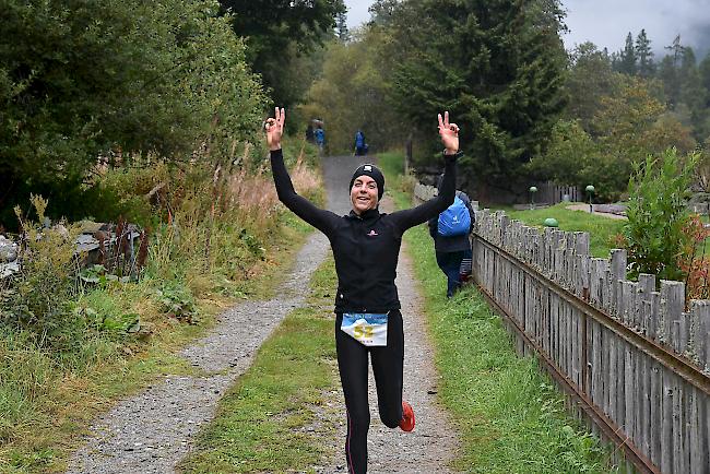 Deborah Eggel gewinnt den Frauen-Halbmarathon in Wiler souverän.