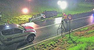Tragischer Fall. Ein zuf&auml;llig passierender Verkehrsteilnehmer wurde get&ouml;tet, derweil der Lenker mit Suizidabsichten schwer verletzt &uuml;berlebte. Jetzt kommt er vor Gericht. 