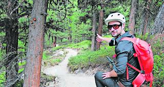 Paradiesisch. Adrian Greiner (Bike Plan AG) zeigt den Rohbau der Sunnegga-Talfahrt. Sechs Kilometer zum Geniessen. 