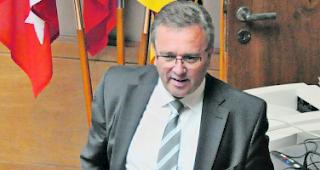 Schwierige Materie. Staatsrat Roberto Schmidt verteidigte den Informatikbericht.  