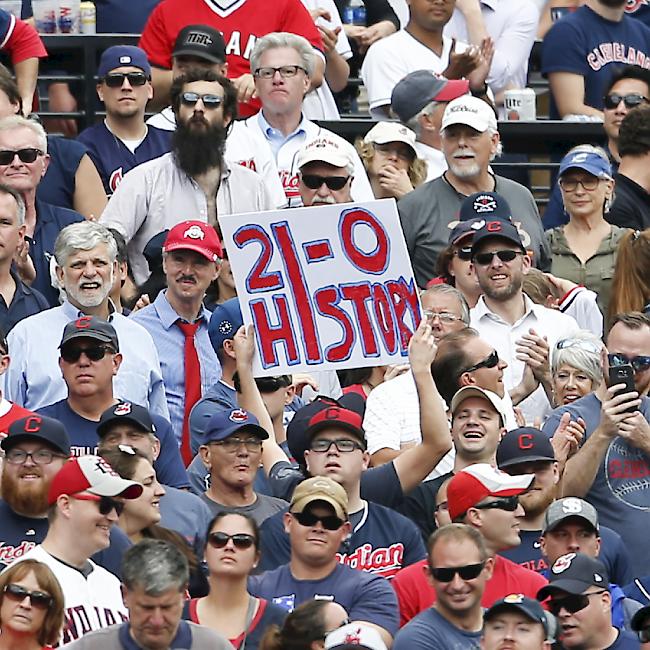 Die Fans der Cleveland Indians freuen sich beim 5:3 gegen die Detroit Tigers über den 21. Sieg in Folge ihres Teams