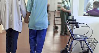 Die Belegung der Langzeitbetten in den Pflegeheimen sank zwischen 2012 und 2016 von 96 auf 94 Prozent. (Themenbild)