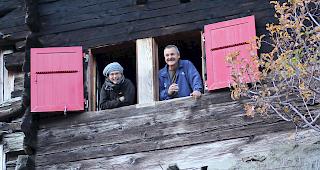 Ausblick zur&uuml;ck. Jennifer Skolovski (links) und Robert Schnyder.