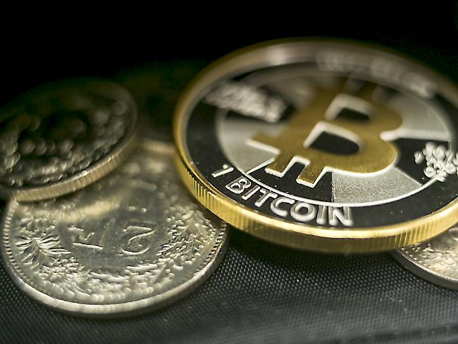 Berg- und Talfahrt: Digitale Bitcoins können auch in Schweizerfranken getauscht werden - die stark schwankende Kursentwicklung bestimmt sich allerdings im Internet. (Archivbild)