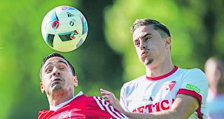 Hilflos. Quentin Maceiras (rechts) gegen Stade Lausannes Fabio Rego, ein Niveau-Unterschied war kaum ersichtlich.   