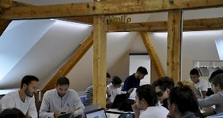 Die Studierenden der Betriebs&ouml;konomie des neu zusammengesetzten Teams Academy an der Arbeit.