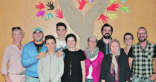 Austausch. Die Verantwortlichen der verschiedenen Ateliers am Migrationstag der OS Raron. 