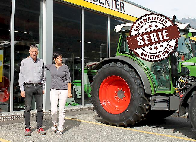 Landwirtschaftsspezialisten. Die Geschäftsinhaber Othmar und Marlies Kurmann vor dem im Frühjahr eröffneten Ausstellungscenter in Agarn.
