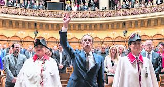 &laquo;Lo giuro&raquo;. Der neu gew&auml;hlte Bundesrat Ignazio Cassis legt als 117. Mitglied des Bundesrates den Eid vor der Vereinigten Bundesversammlung ab. | Seiten 20 und 21 