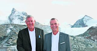 Gut unterwegs. Auch ohne Hammerdeals oder Spezialaktionen ist die Zermatt Bergbahnen AG optimal auf Kurs: Verwaltungsratspr&auml;sident Hans Peter Julen (links) und CEO Markus Hasler pr&auml;sentierten gestern die Zahlen. 