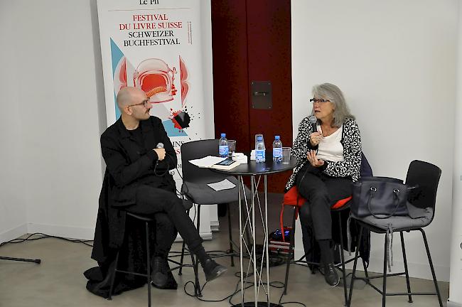 Lesungen und Befragungen im kleinen Rahmen gehören auch zum «Festival du Livre Suisse» im Les Arsenaux.