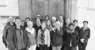 Gestaunt. Die Kursgruppe zeigte sich von der Gommer Sakrallandschaft beeindruckt.  