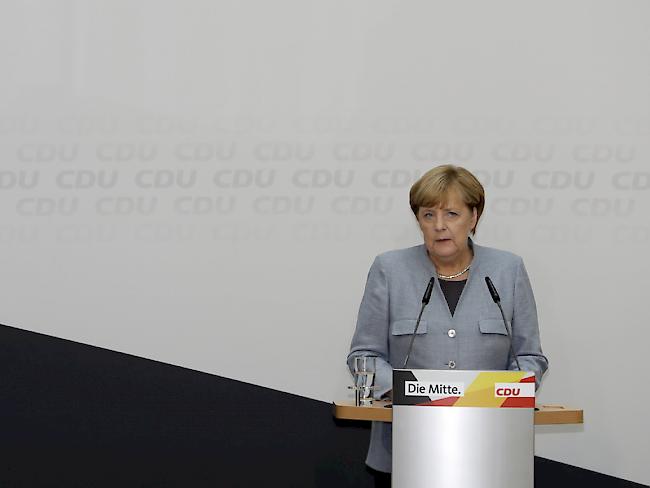 Der Auftritt am Tag nach der Wahl: die deutsche Kanzlerin Angela Merkel äussert sich vor den Medien zur Bundestagswahl.