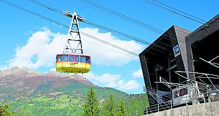 Fahrt in eine neue Zukunft. Die Luftseilbahnen Fiesch-Eggishorn AG kann nach dem Willen der Burger und B&uuml;rger von Fiesch mit den Bahnen auf der Bettmeralp und Riederalp fusionieren.  