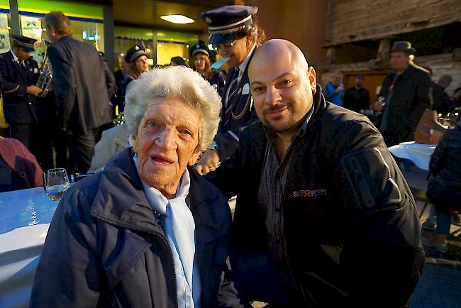 Frida (90) und Diego (39) Varonier, die älteste Varnerin und ihr Enkel.