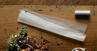 Wer geringe Mengen Cannabis in seiner Tasche mittr&auml;gt, wird in der Deutschschweiz k&uuml;nftig mehrheitlich von einer Busse verschont, nicht so in der Romandie. (Themenbild)