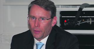 Offensiver Unternehmergeist. BLS-Direktor Bernard Guillelmon ist f&uuml;r sein Unternehmen f&uuml;r den Wettbewerb im Fernverkehr. Und l&auml;sst das die SBB als Herausforderer auch wissen.  