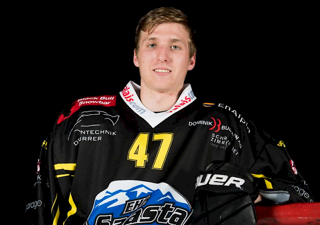 Jeremia Schmid schoss für den EHC Saastal den Ausgleich zum 2:2, am Schluss reichte es aber dennoch nicht.