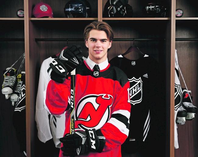 In Chicago wird der Natischer Nico Hischier als Nummer-eins-Draft aufgerufen. 