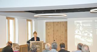 Vereinspr&auml;sidentin Marie-Claude Sch&ouml;pfer berichtete &uuml;ber die zahlreichen Publikationen im 129. Vereinsjahr.