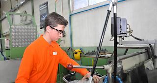 Fast 1600 Lehrlinge werden bei Constellium in insgesamt neun Berufen ausgebildet.