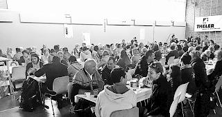 Rege Teilnahme. Die Jubil&auml;umsfeierlichkeiten fanden in der Turnhalle von Niedergesteln statt. 