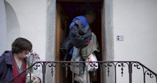 Die ersten Bewohner kehren nach dem Bergsturz wieder in ihre H&auml;user zur&uuml;ck. (Archiv)