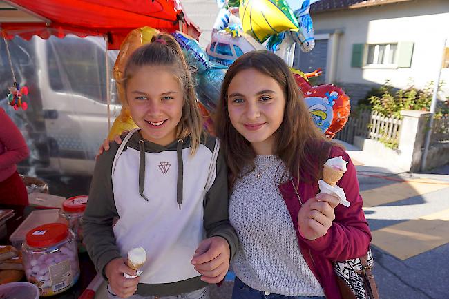 Shirin Krebs (12) und Loriana Osmani (12), beide aus Gampel.