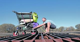 Verr&uuml;ckt. Christian Zimmermann auf seinem H&ouml;llentrip durch Australien. 