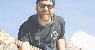 Bald die H&auml;lfte. Bassist und Songwriter Marco Mazotti: Halbzeit von &laquo;Jester&rsquo;s Quest&raquo; d&uuml;rfte Ende Jahr sein.