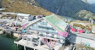 Hotel-Umbau. An der europ&auml;ischen Wasserscheide zwischen Mittelmeer und Nordsee sind die Baumaschinen aufgefahren. F&uuml;r insgesamt 2,6 Millionen Franken wird das Hotel Grimsel Passh&ouml;he totalsaniert.