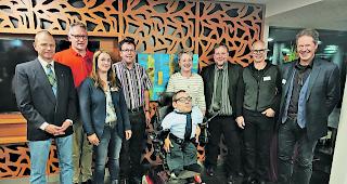 Vernissage. Direktor Olivier Foro, Thermalbad Brigerbad AG, Paul Schnydrig, LC Oberwallis, Caroline Ruppen, Natal Anthamatten, Kilian Werlen, Lisi J&auml;ger, Edmund Constantin, Pr&auml;sident LC Oberwallis, Roman Perren und Heimleiter Donat Jeiziner.  